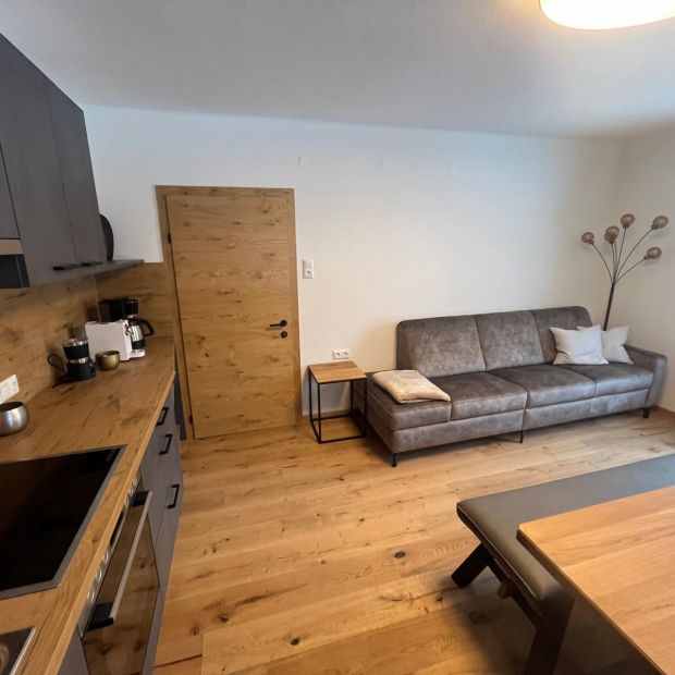 Wohnzimmer mit Flat-TV
