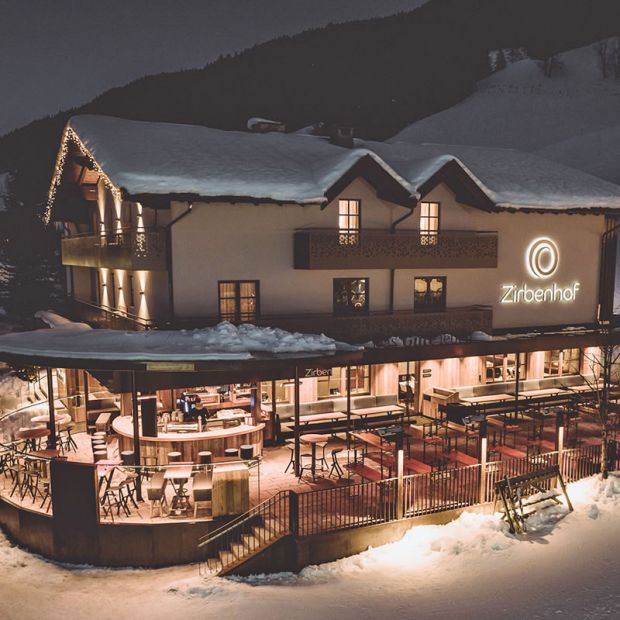 Hotel Zirbenhof direkt neben der Talstation Champion Shuttle