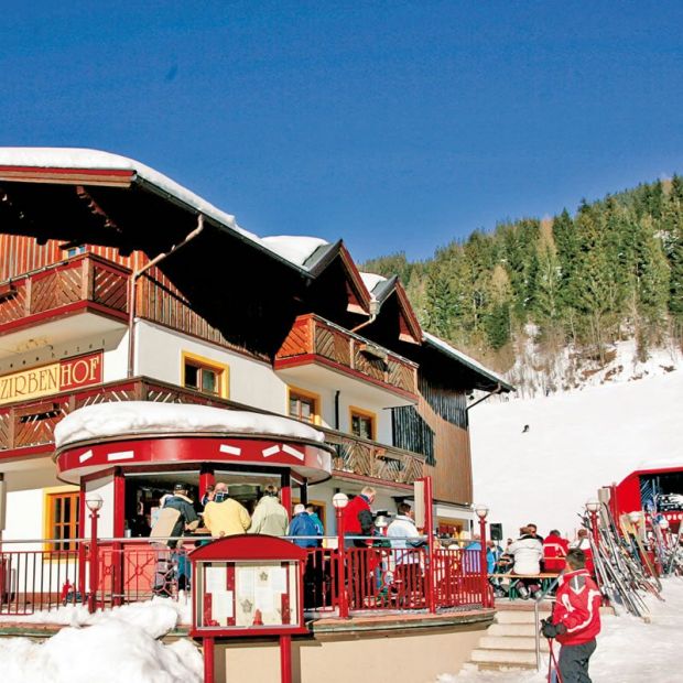 Hotel Zirbenhof direkt neben der Talstation Champion Shuttle